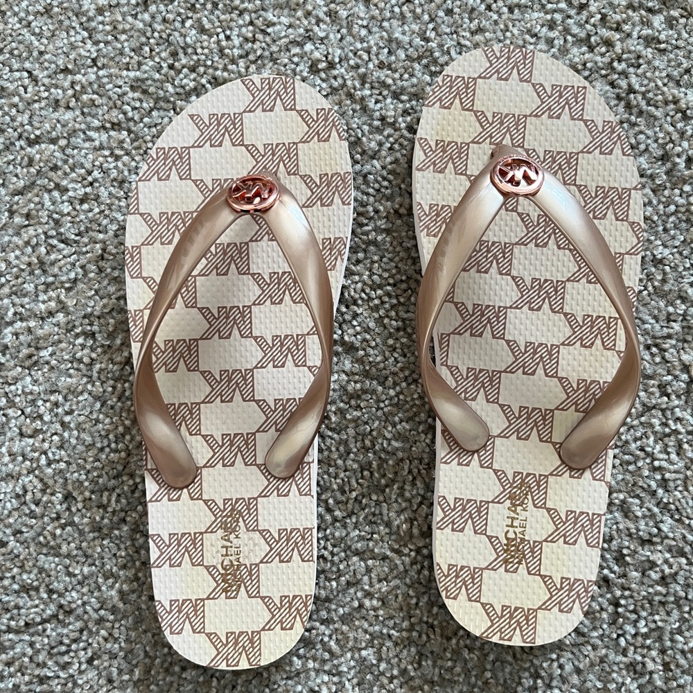 Michael Kors flip flops size 7